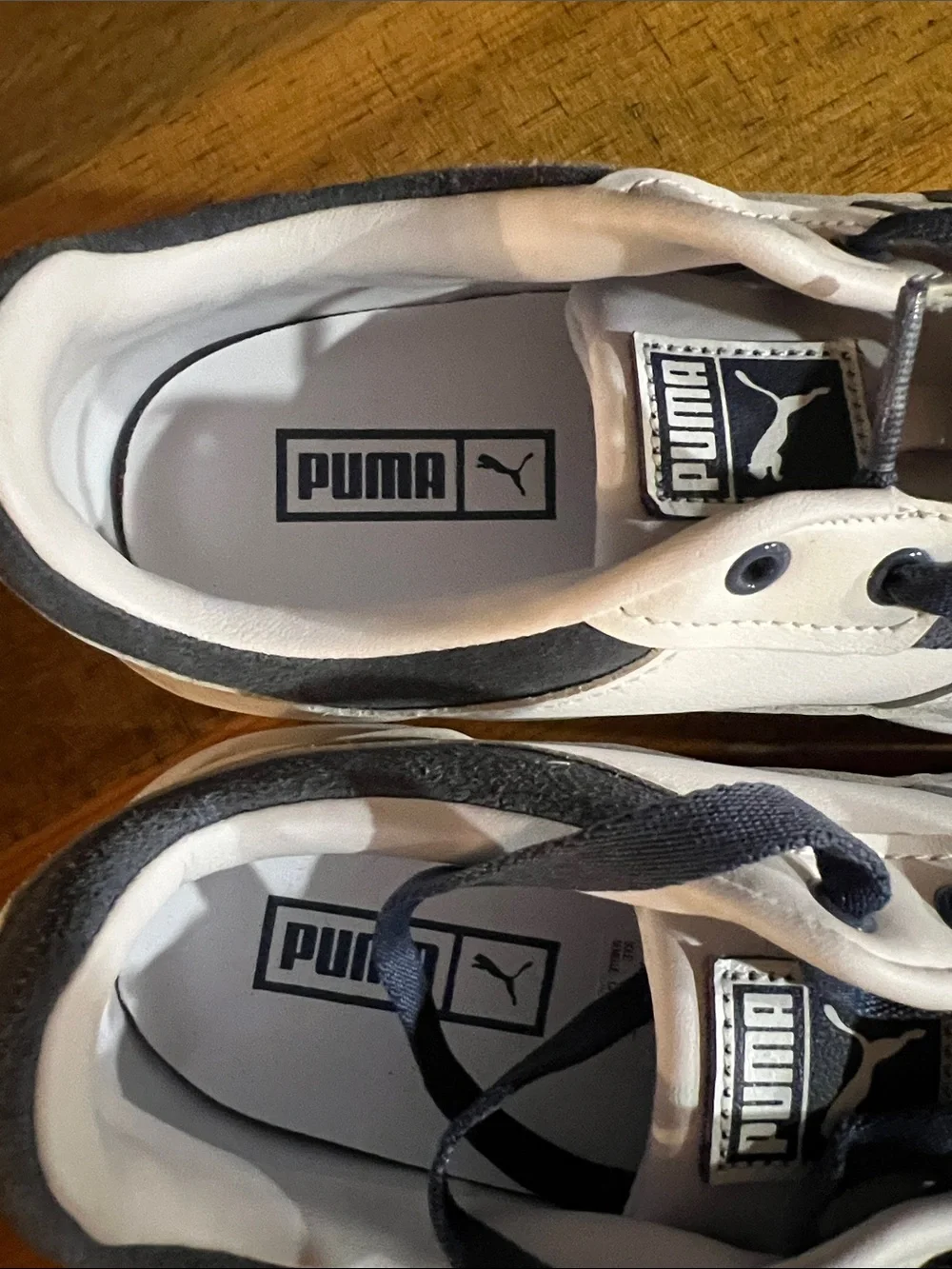 Puma Women’s White and Navy Low-Top Sneakers sz 6